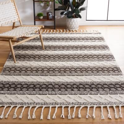 SAFAVIEH Handmade Natura Kimi Wool Braided Tassel Rug