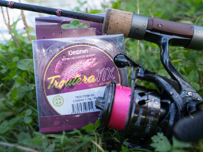 Delphin TROUTERA NX / rose 0,045 mm / 1,7 kg / 135 m 0,045 mm / 1,7 kg / 135 m