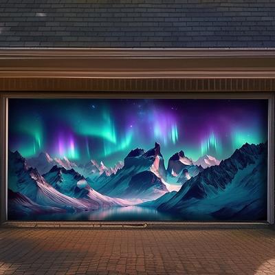 Nordlichter, Aurora Borealis, Winterberg, verschneiter Kiefernwald, sternenklarer Nachthimmel, zugefrorener Fluss, Garagentorbanner, Außenwanddekoration, Weihnachtswandbild, Weihnachtsdekoration,