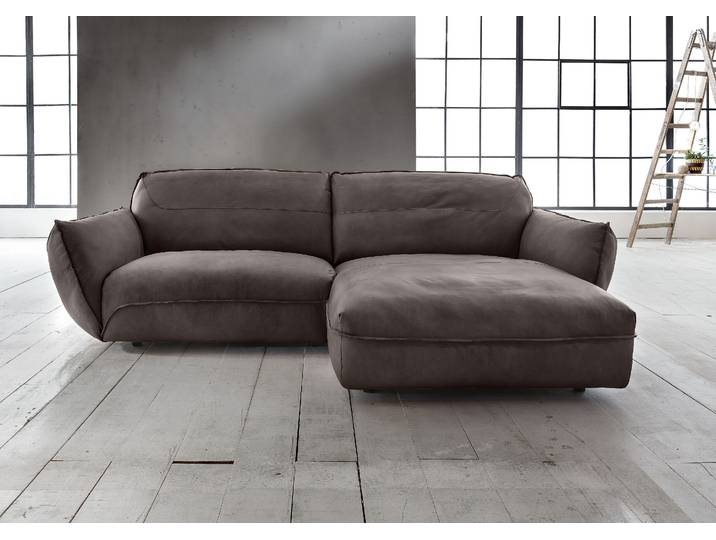 Ecksofa BETYPE Be Type Be Chilled, Mega Sofa, Bezug: hochwertiges Anilinleder, L-Form , braun, B:260cm H:85cm T:180cm, AnilinLEDER Pallino gewachst (echtes Rindsleder) Das von südamerikanischen Rindern stammende Anilinleder wird in Fässern gefärbt. Natürliche Merkmale wie Narben, Insektenstiche und Hornstöße bleiben dem 1, 2 - 1, 4 mm starken Leder erhalten und sorgen für ein naturbelassenes Aussehen. Durch ein zusätzliches Wachs-Finish entsteht eine angenehm weiche und warme Haptik. Um die Langlebigkeit des Leders zu erhalten, wird empfohlen eine dauerhafte direkte Sonneneinwirkung zu vermeiden sowie die Lederoberfläche regelmäßig mit einem weichen Tuch zu säubern. In Abhängigkeit von der (Faser-)Struktur der jeweiligen Häute kann sich „der Effekt” und „die Farbe” während des Produktionsprozesses verändern, sodass möglicherweise Farbabweichungen und Veränderungen in der Faserstruktur entstehen können. Dies ist bei dieser Art von Leder gewünscht und stellt keinen Reklamationsgrund dar., Sofas, Ecksofa, in 2 Breiten mit stylischer und offener Nahtführung