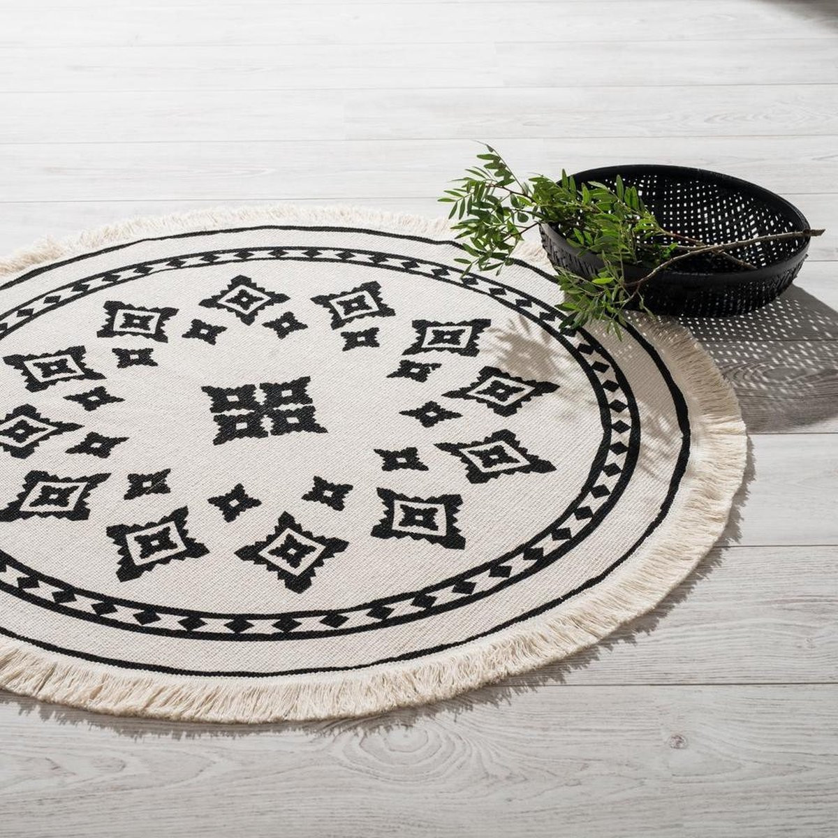 Rond tapijt met grafische geometrische patronen D90