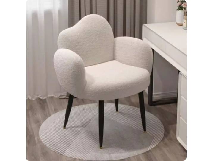Tabouret de maquillage style crème, chaise de maquillage pour chambre de fille, tabouret de coiffeuse, chaise de manucure simple et luxueuse, tabouret de table de maquillage