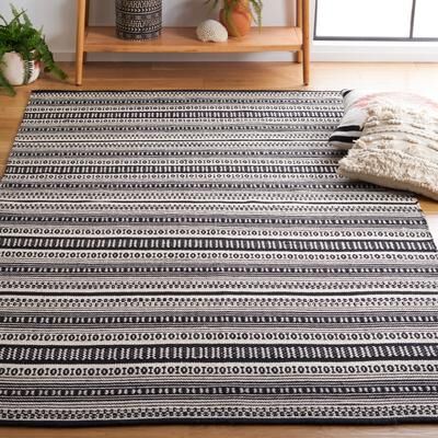 SAFAVIEH Handmade Montauk Zsofia Stripe Rug