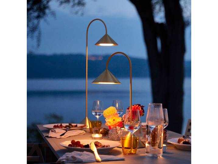 Grasp LED-Akku-Tischleuchte H47 Messingfarben - Frandsen - Balkon - Design - Metall - Einflammig