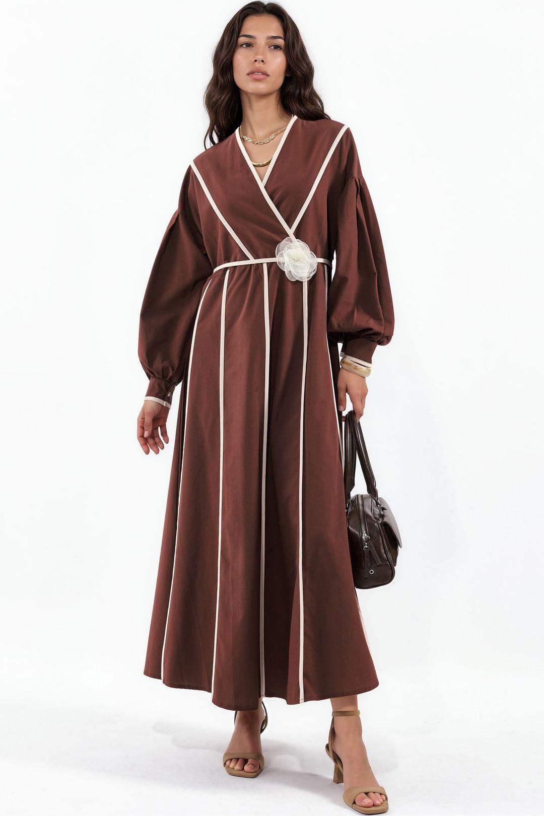 Gürtelgestreiftes Maxikleid