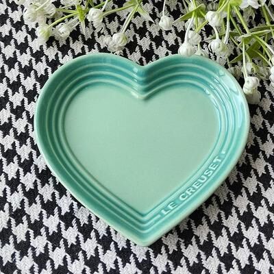 Uplift Essentials Heart Shaped Anti Vomiting Ceramic Cat Bowl Stress Free Elevated Dining green