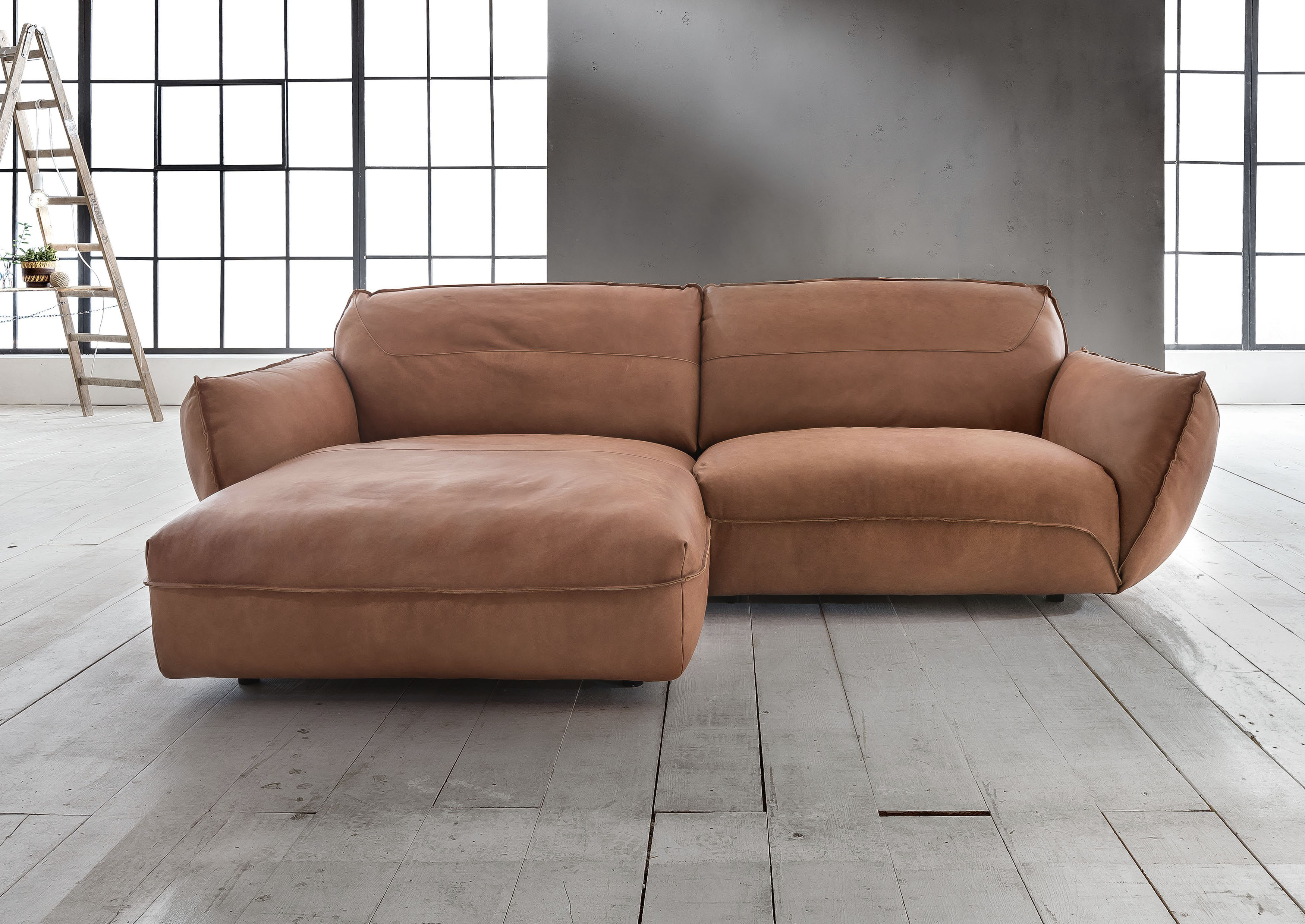 Ecksofa BETYPE "Be Type Be Chilled, Mega Sofa, Bezug: hochwertiges Anilinleder, L-Form", braun (cognac), B:260cm H:85cm T:180cm, AnilinLEDER Pallino gewachst (echtes Rindsleder) Das von südamerikanischen Rindern stammende Anilinleder wird in Fässern gefär