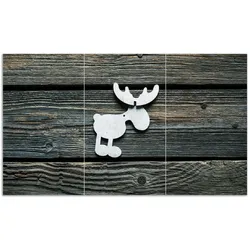Wallario Herdabdeckplatte 60 x 52 cm (BxH), 1-teilig Elch Symbol in weiß, vor dunklem Holz