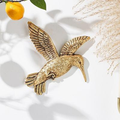 Wanddekoration aus goldenem Kolibri aus Kunstharz, minimalistische Skulptur mit fliegendem Kolibri, hängende Kunst für die Inneneinrichtung im Wohnzimmer, Esszimmer, Party, Hochzeit