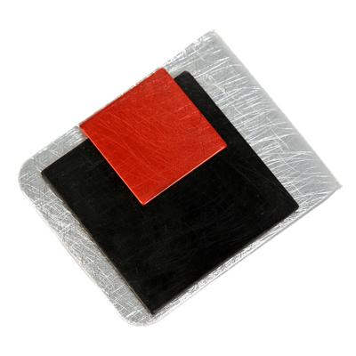 Brosche DEMARIE "Kragenklemme aus Aluminium gebürstet + gewolkt", rot, Broschen, Damen, Metall, Brosche