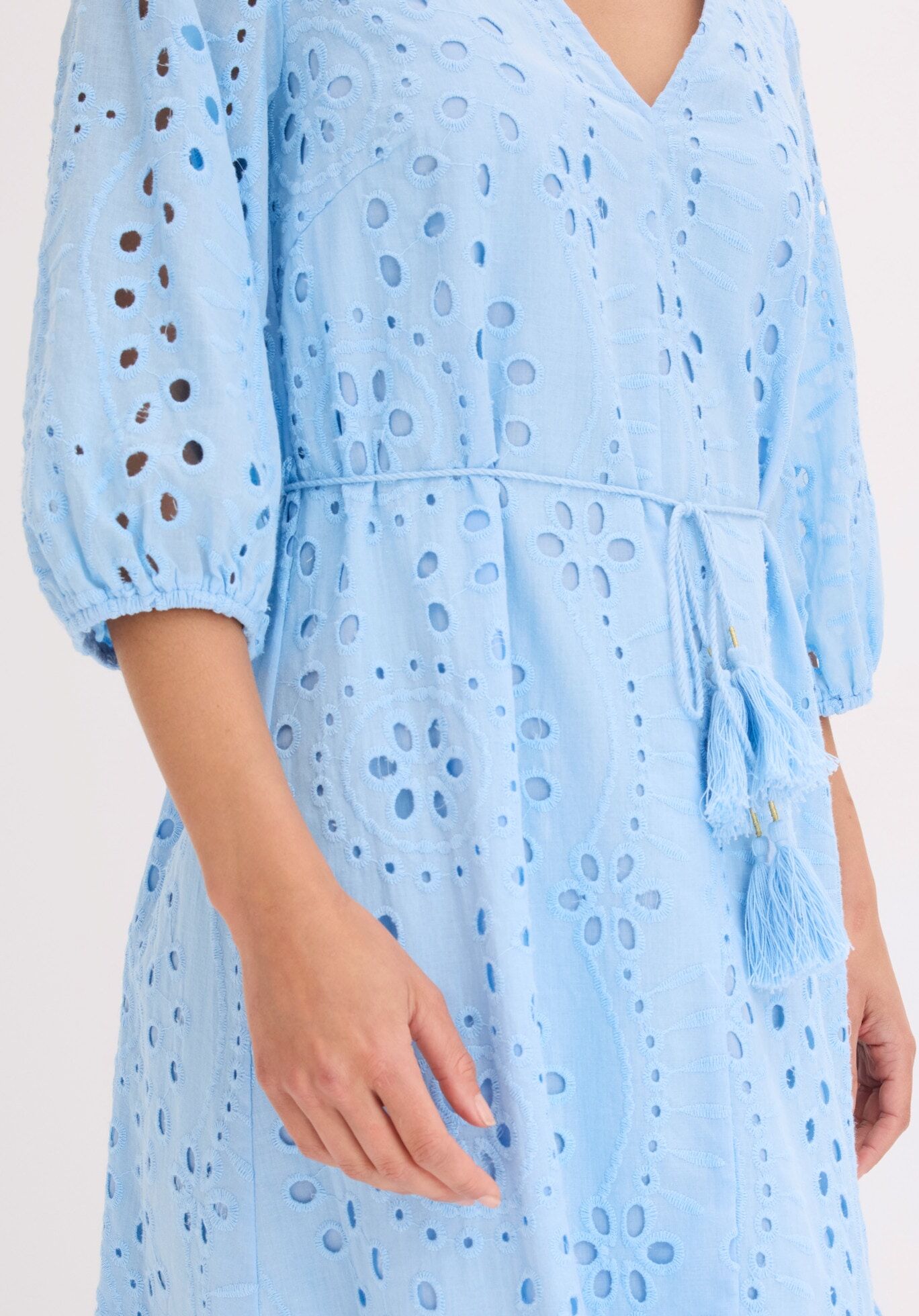 Midikleid BONPRIX, Damen, Gr. 36, N-Gr, Kurzarm, Web, blau (hellblau), Web, Obermaterial: 100% Baumwolle. Futter: 100% Baumwolle, ausgestellt ca. Mitte Wade, Kleider Midikleid, mit V-Ausschnitt, ausgestellte Passform, aus Baumwolle hellblau 36, N-Gr, Kurz
