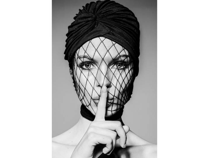 Wandkraft Bild, Schwarz, Weiß, Kunststoff, Menschen, Frauen, rechteckig, 100x150 cm, Fotografie, einfache und schnelle Anbringung, glänzend, Bilder & Rahmen, Bilder, Sonstige Wandbilder