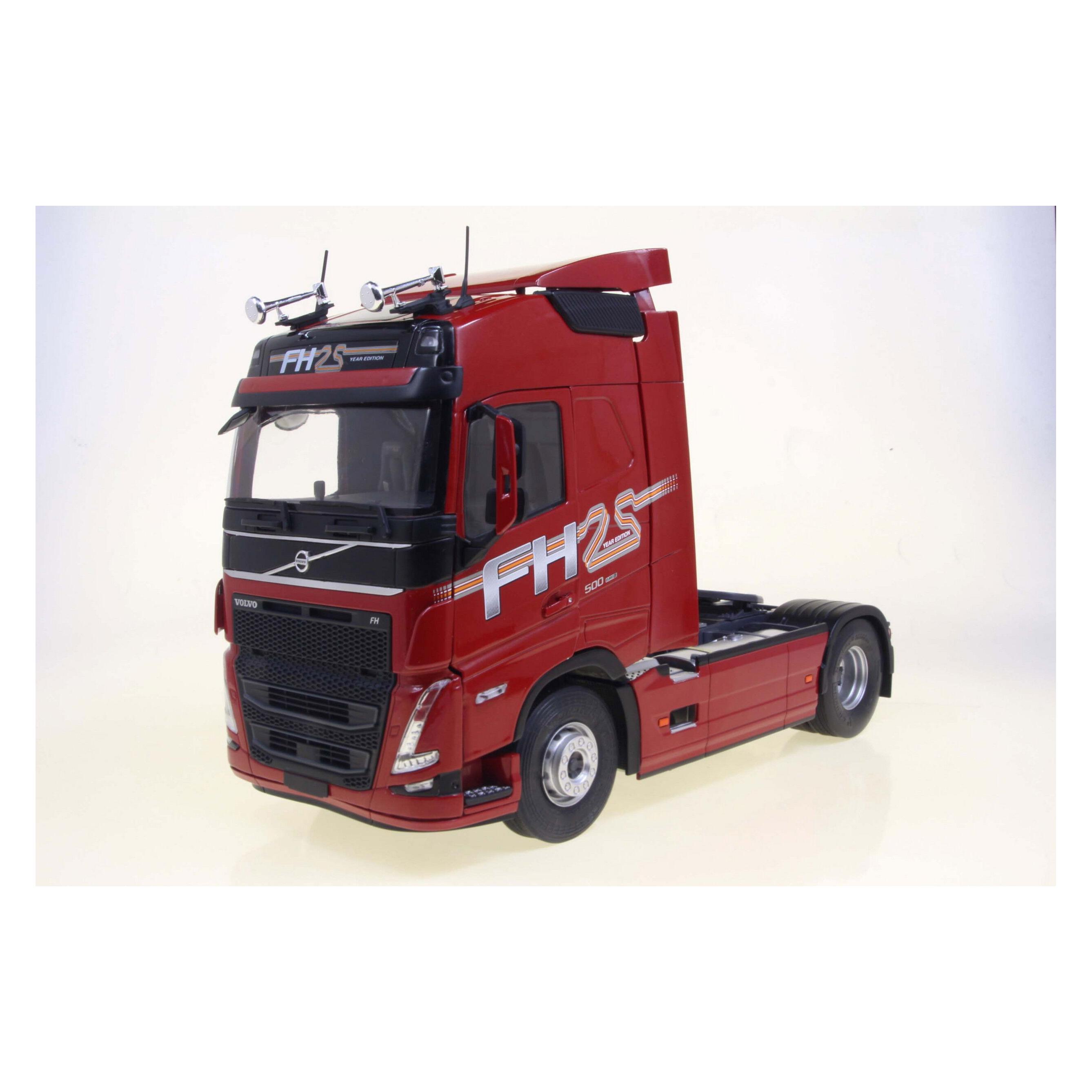 Solido 1:24 Volvo Trucks 25 years Edition rot (421240203)