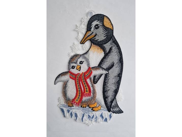Fensterbild STICKEREIEN PLAUEN Fensterbild Pinguine , bunt, Polyester, Fensterbilder, Fensterbild, echte Plauener Stickerei