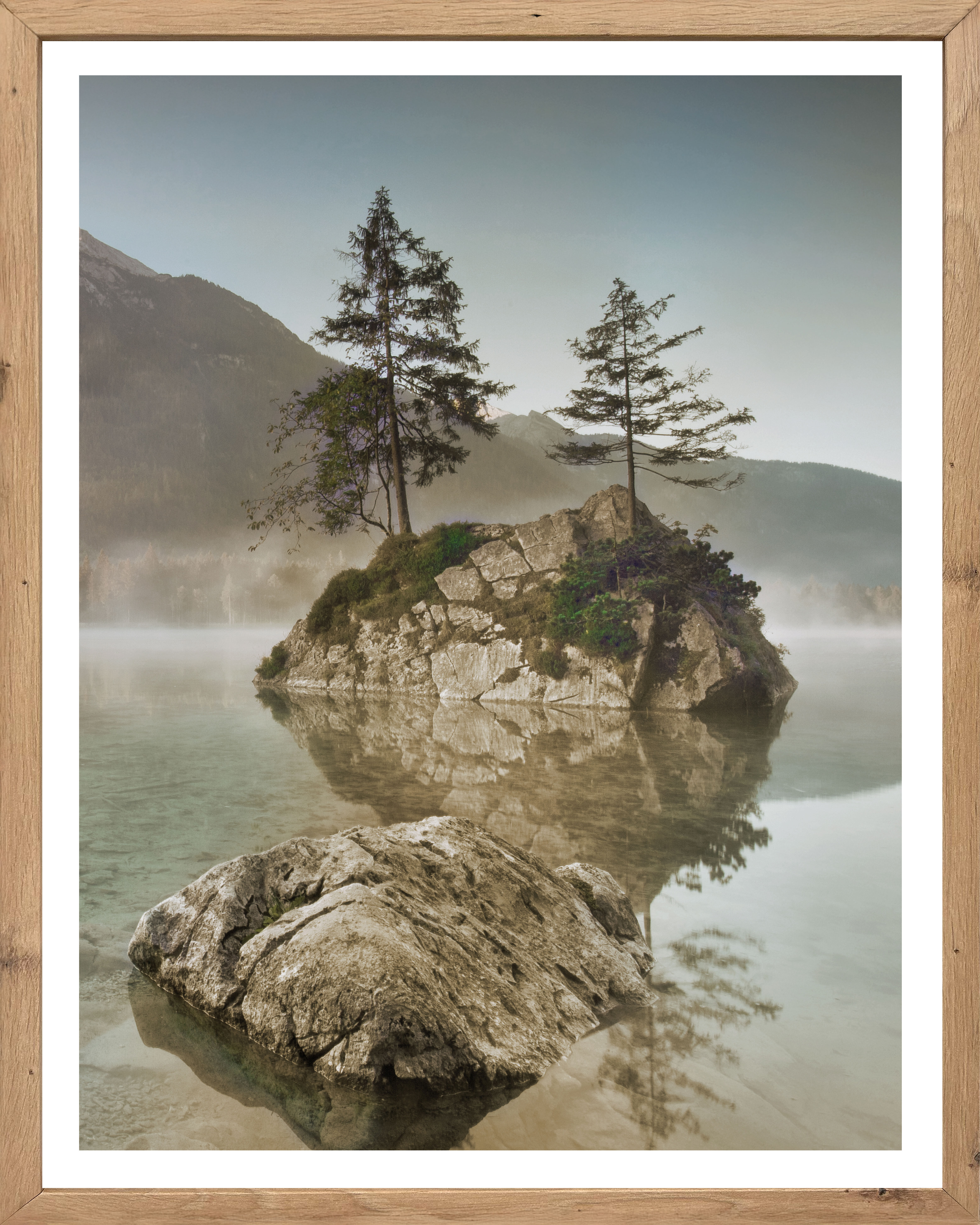 Bild mit Rahmen BÖNNINGHOFF "Wandbild gerahmt INSEL IM SEE 40x50 cm – Natur Wandbild beruhigend", blau (farbe rahmen: artisan, farbe bild(er): blau, grau, grün), B:50cm H:40cm T:2,1cm, MDF, Papier, Bilder, Bild mit Rahmen, mit dekorativem Rahmen farbe rah