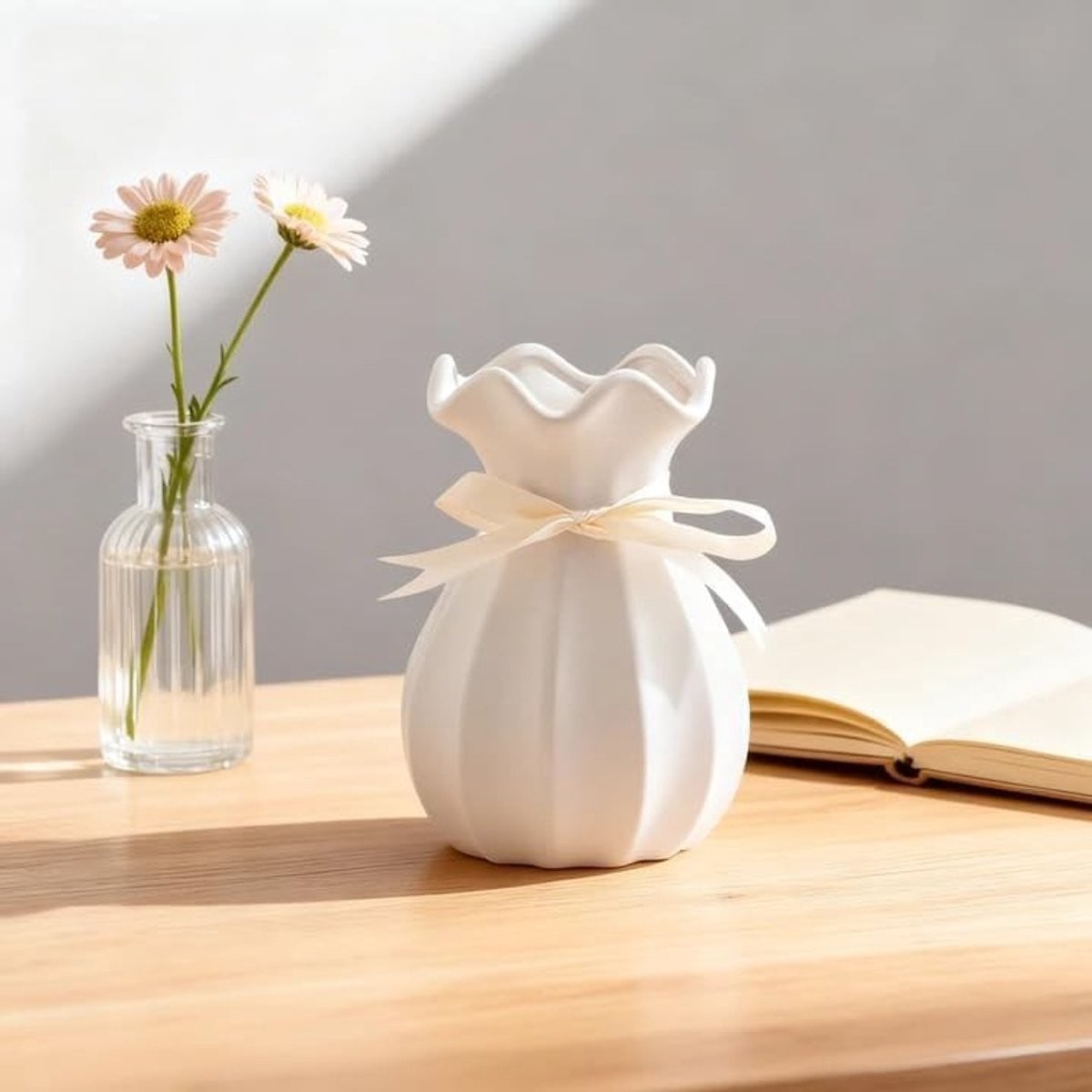 Moderne Minimalistische Witte Keramische Vaas voor Bloemen en Interieurdecoratie