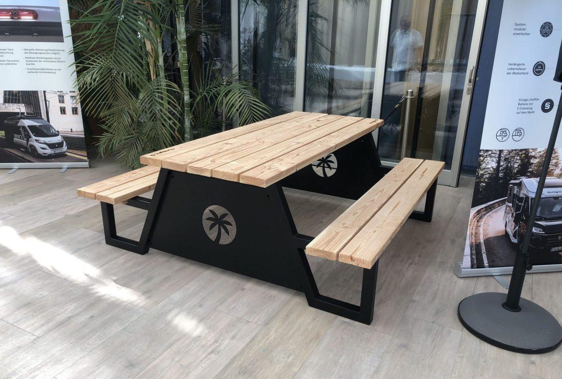 Picknickbank-Stahlfüße mit eigenem Logo! Douglasien-Holz