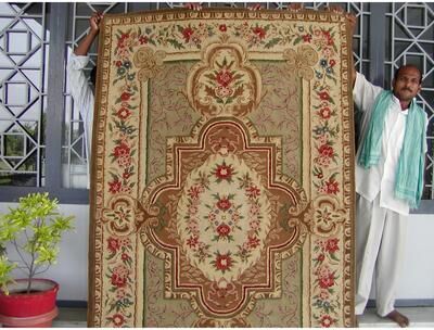 SAFAVIEH Handmade Royalty Tufted Rosemonde Traditional Oriental Wool Rug