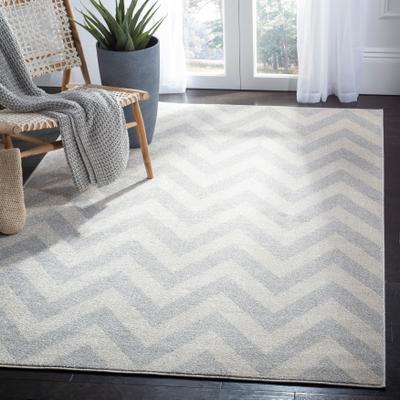 SAFAVIEH Amherst Elvira Modern Rug