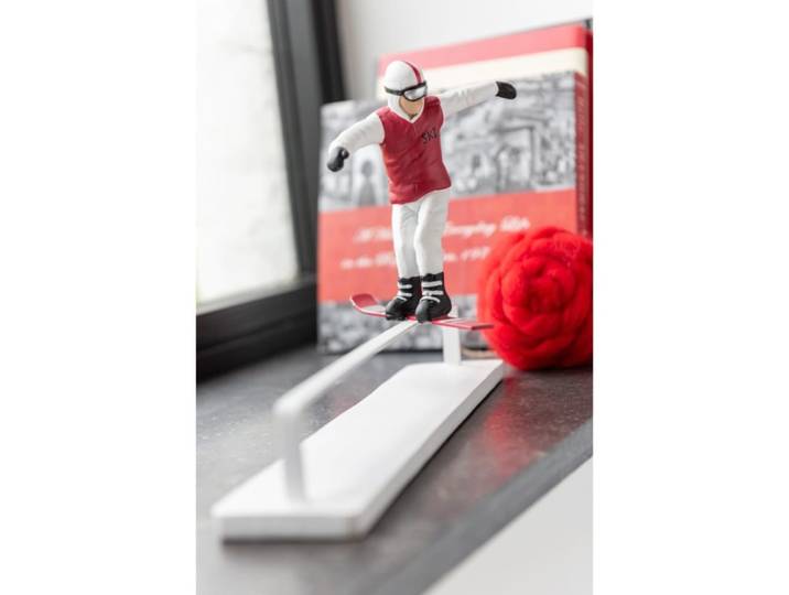 Snowboarder sur obstacle en polyrésine multicouleur 31.5x10x20.5 cm