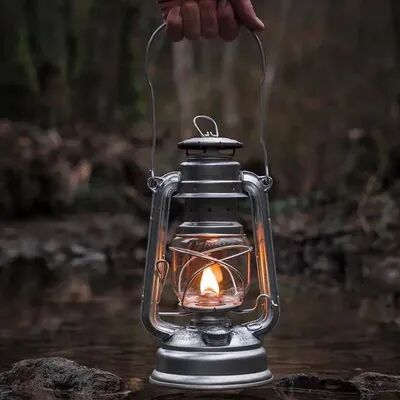 Perfect Picks Market Vintage Kerosene Lantern Retro Metal Camping Oil Lantern For Outdoor Decor & Emergency Lighting green