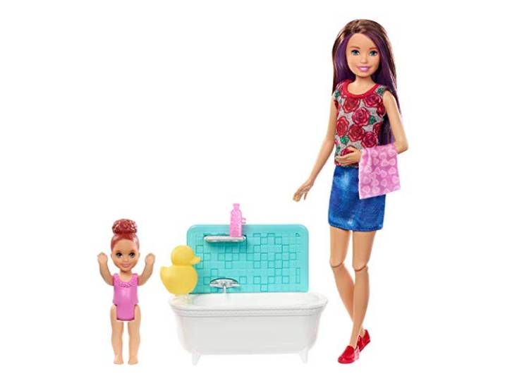 BARBIE - Coffret Babysitter - Heure du Bain - Coffret Poupee - Comprend 1 Poupee, 1 bebe, 1 baignoire + des accessoires