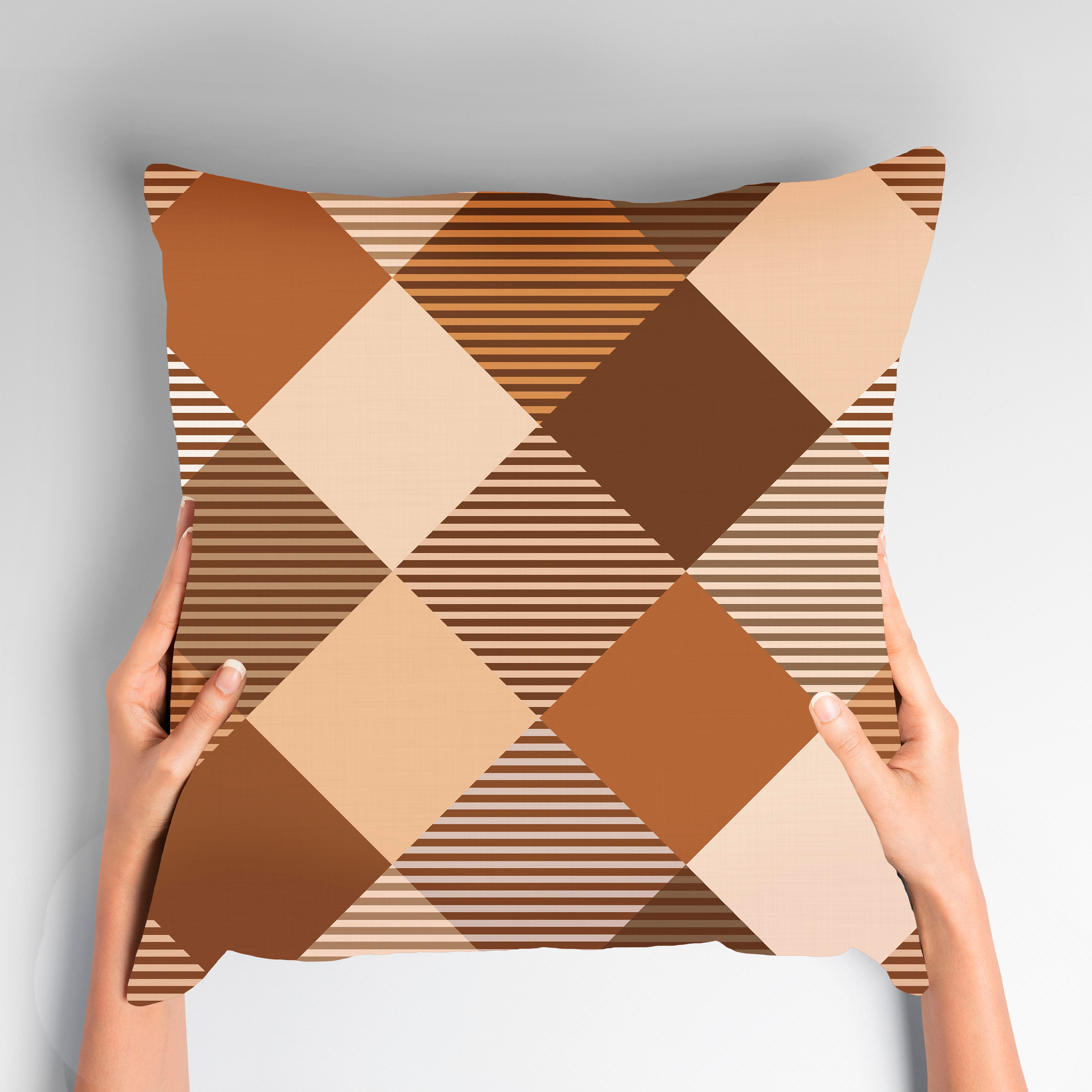Dekokissen QUEENCE "Illana", beige (beige, bedruckt), B:50cm L:50cm, Obermaterial: 100% Polyester, Dekokissen_Sitzkissen_Kissenhüllen, Dekokissen, Muster beige, bedruckt B/L: 50cm x 50cm, 1 Stk.