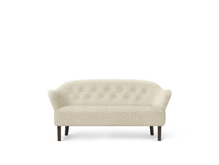 Audo Copenhagen Ingeborg 2,5-Sitzer Sofa Stoff sahcozero beige, Eichenholzbeine geräuchert
