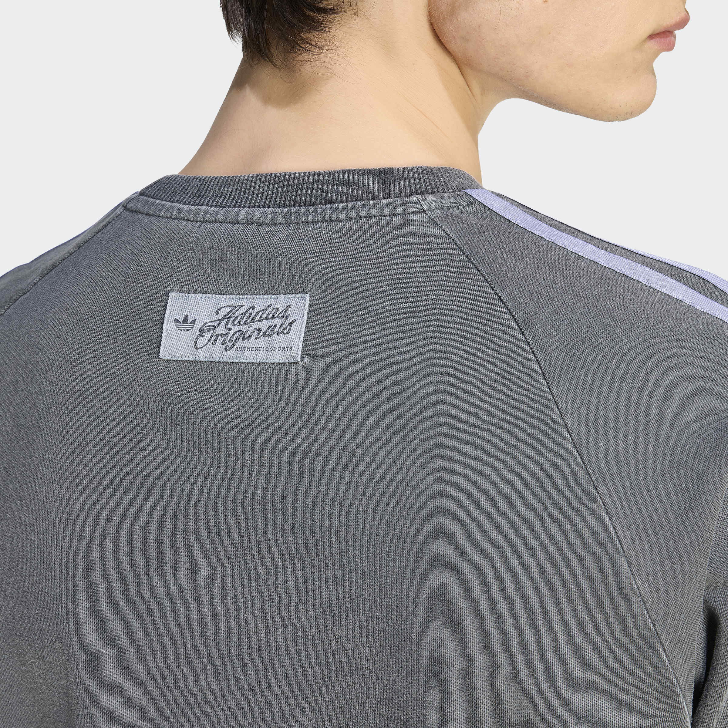 Originals "ADIDAS ORIGINALS RINGER, MIT VERWASCHENER GRAFIK" grau six S