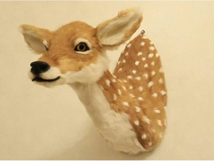 Grande Tête de Cerf Sika Artificielle 52x48cm, Décoration Murale Réaliste en Polyéthylène et Fourrures, Artisanat Aspect Naturel, Décoration Intérieure, Cadeau