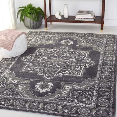 SAFAVIEH Pyramid Akhila Traditional Oriental Rug