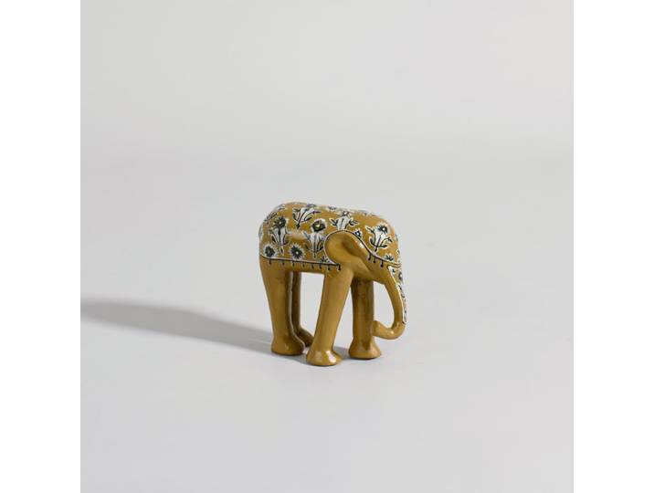 Elefantenfigur aus schwarzem, ockerfarbenem und weißem Papier, H 10 cm