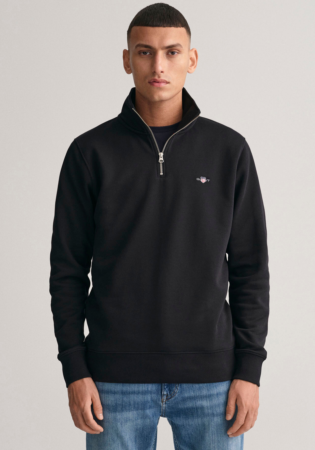 Gant "REG SHIELD HALF ZIP SWEAT", mit Logostickerei auf der Brust schwarz L