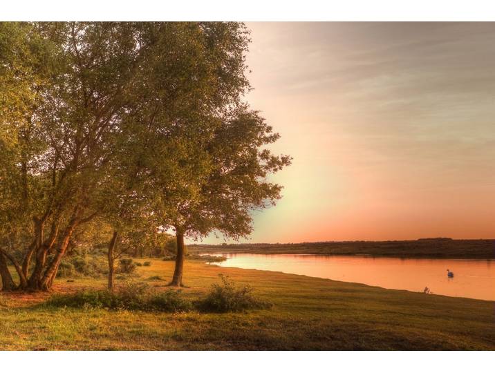 Papermoon Landschaft am Fluss