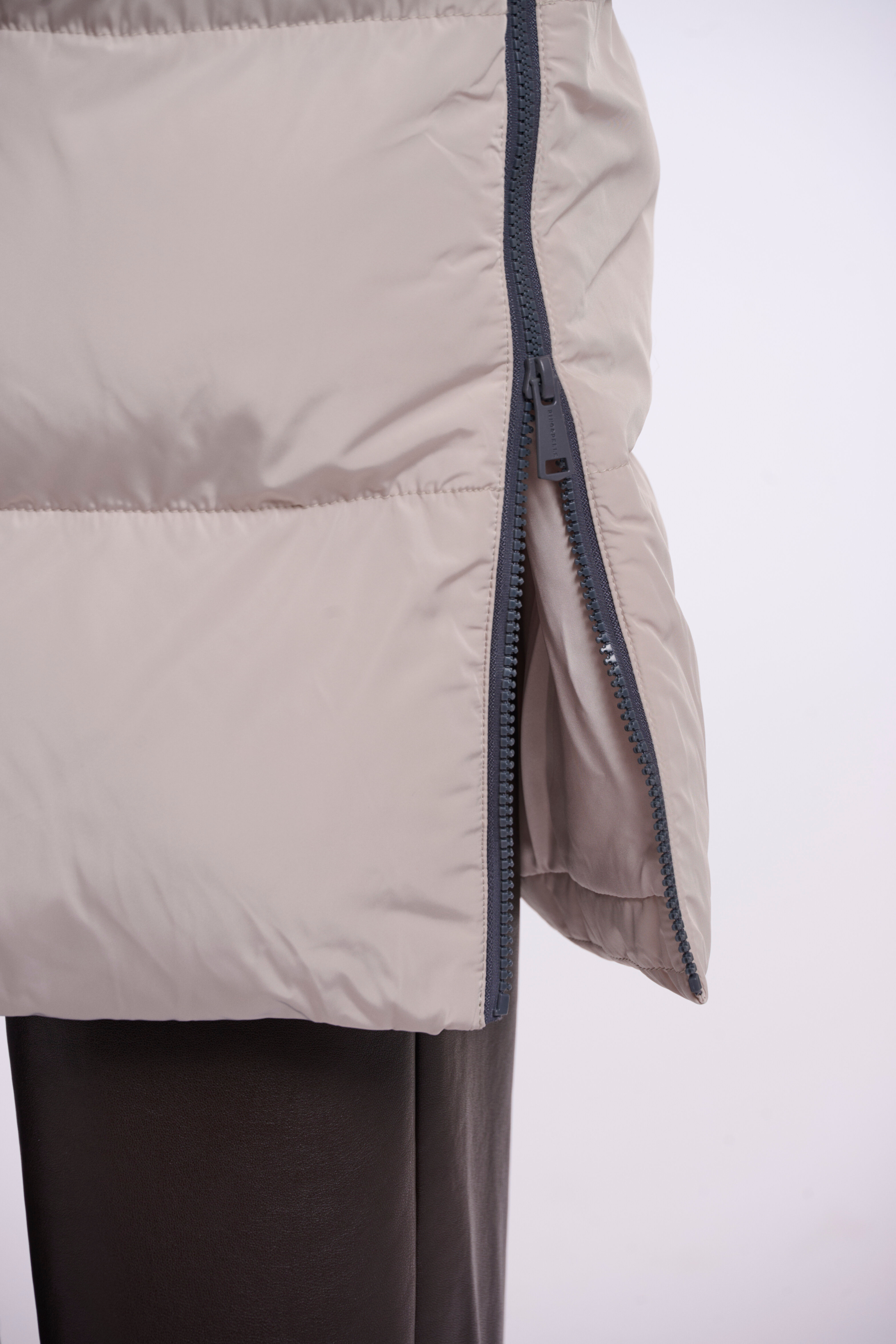 Steppmantel RINO & PELLE "KEILAFUR", Damen, Gr. 46, stone, Web, Obermaterial: 100% Polyester. Futter: 100% Polyester. Wattierung: 100% Polyester, normal knielang, Mäntel Steppmantel, mit Kunstfellfutter stone 46