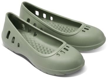 Women's Studio Flat by Joybees in Green (Size 6 M)