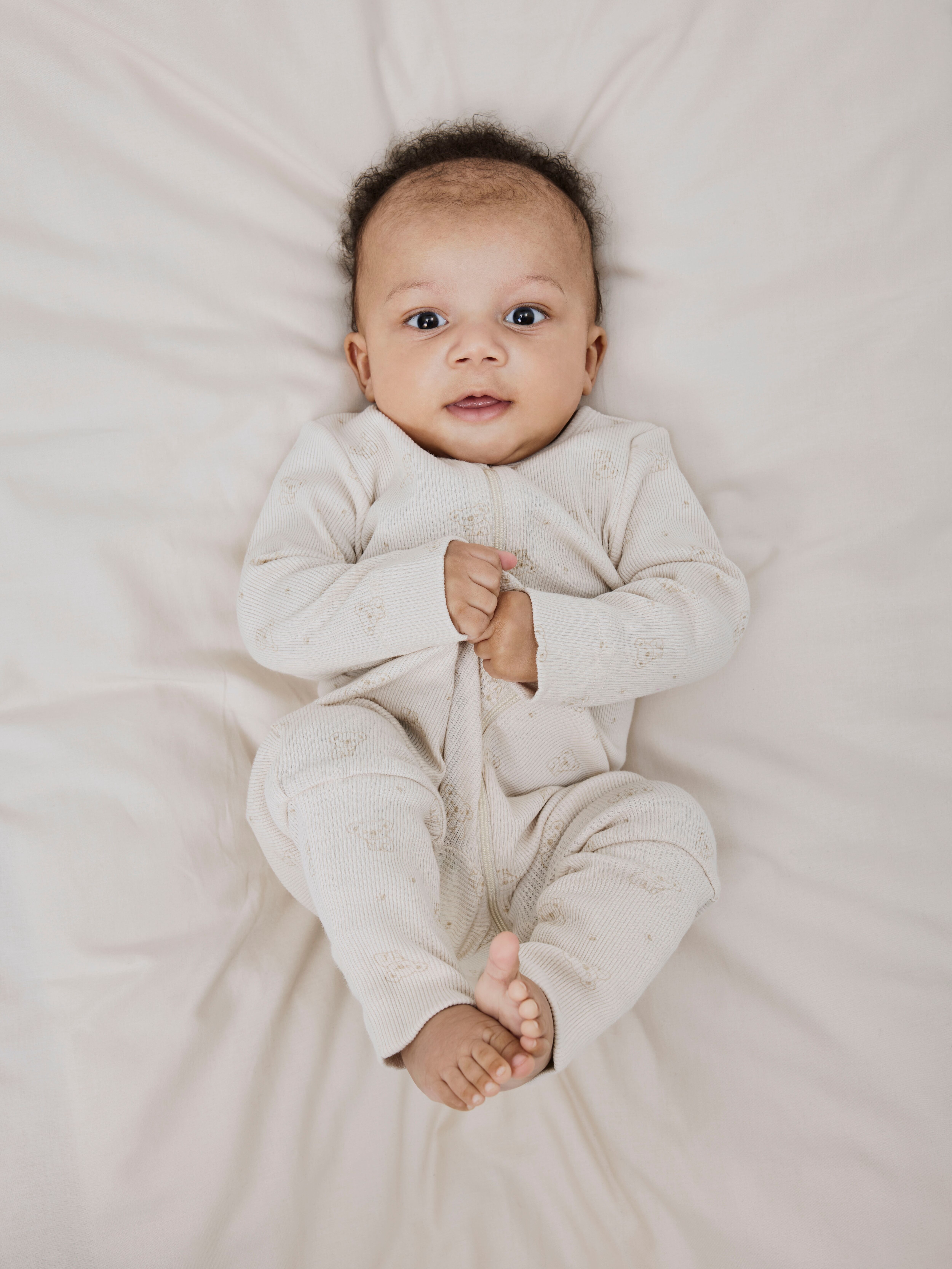 Schlafoverall NAME IT "NBNNIGHTSUIT ZIP FF RAINY KOALA NOOS", Jungen, Gr. 74, N-Gr, beige (rainy day), Jersey, Obermaterial: 100% Baumwolle, bedruckt, slim fit, Overalls Schlafoverall rainy day 74, N-Gr