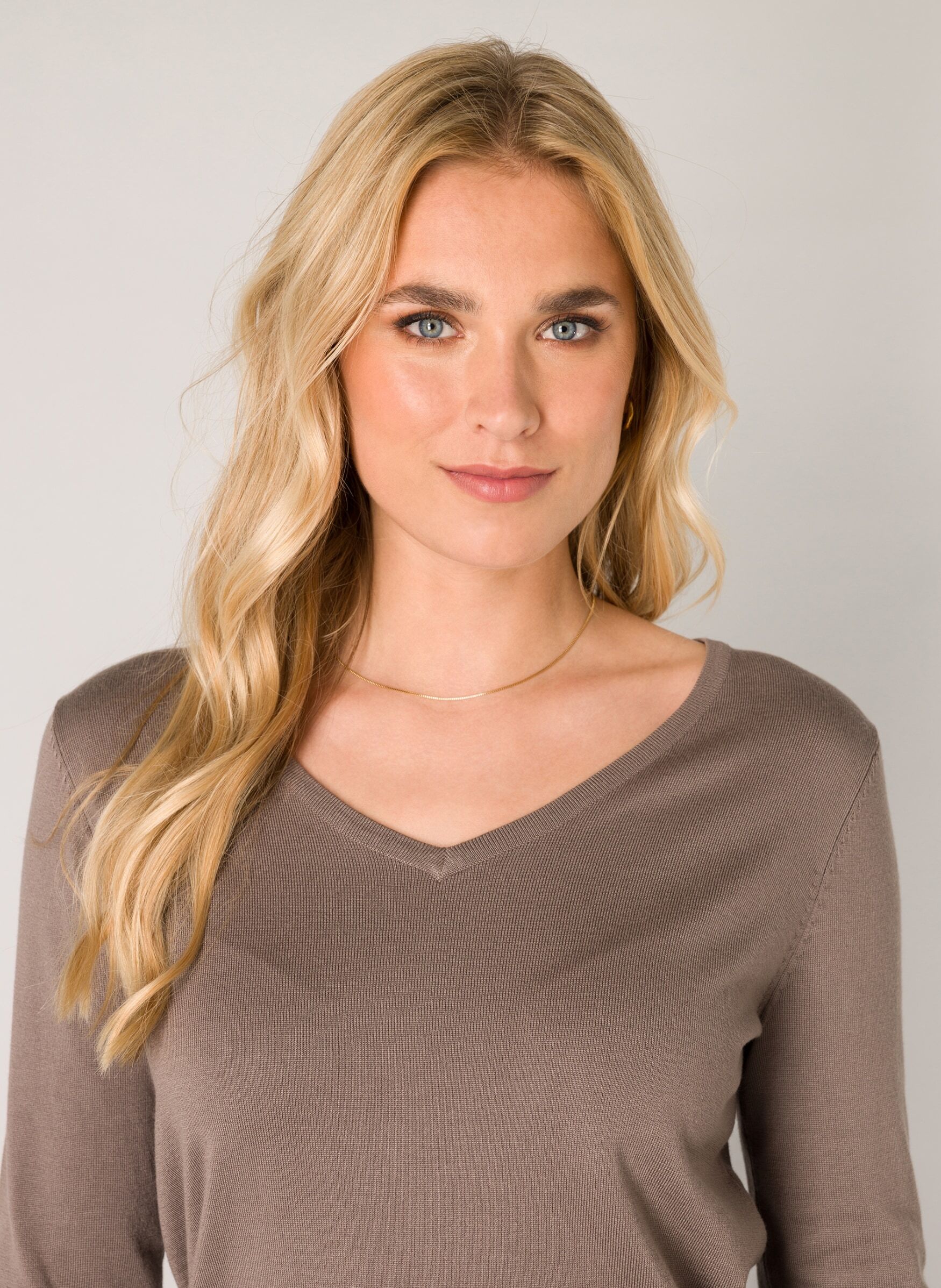 V-Ausschnitt-Pullover BASE LEVEL, Damen, Gr. 46, grau (schwarz taupe), Obermaterial: 80% Viskose, 20% Nylon, regular fit, V-Ausschnitt, Pullover V-Ausschnitt-Pullover, mit V-Ausschnitt schwarz taupe 46