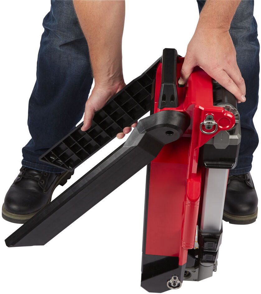 Milwaukee M18 ONERSAL-0 Faro led con treppiede M18 One Key, solo corpo