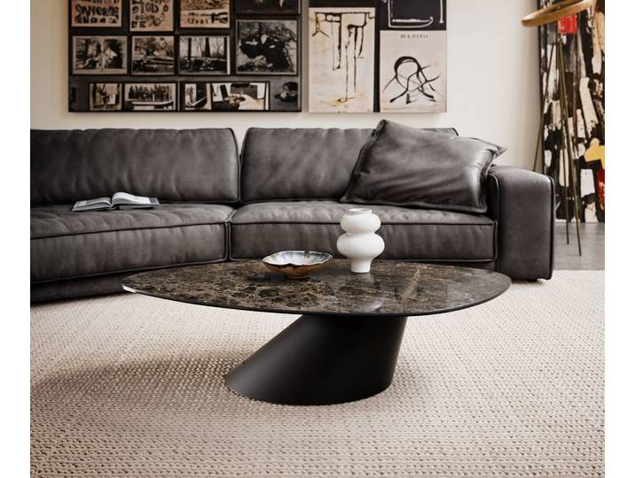 Couchtisch Edge Organisch 140x76 cm Keramik Emperador Extra Lucidato Dunkelbraun Conis Metall Schwarz, Couchtische