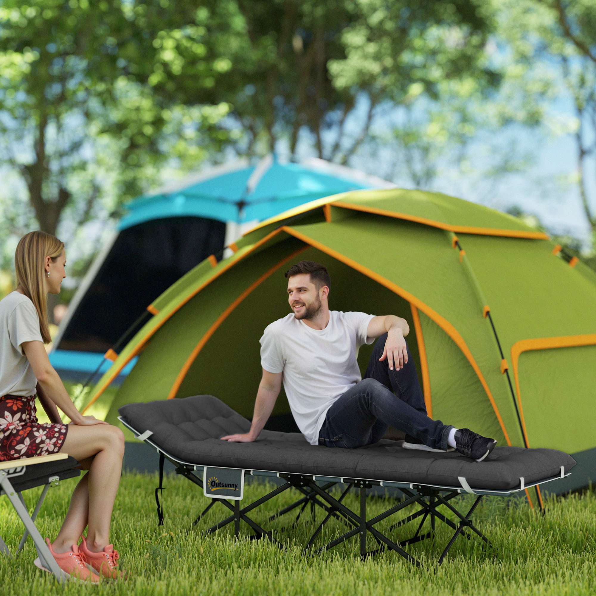 Outsunny Lettino da Campeggio Pieghevole con Poggiatesta Inclinato e Materasso Rimovibile, 196x68x37 cm, Nero
