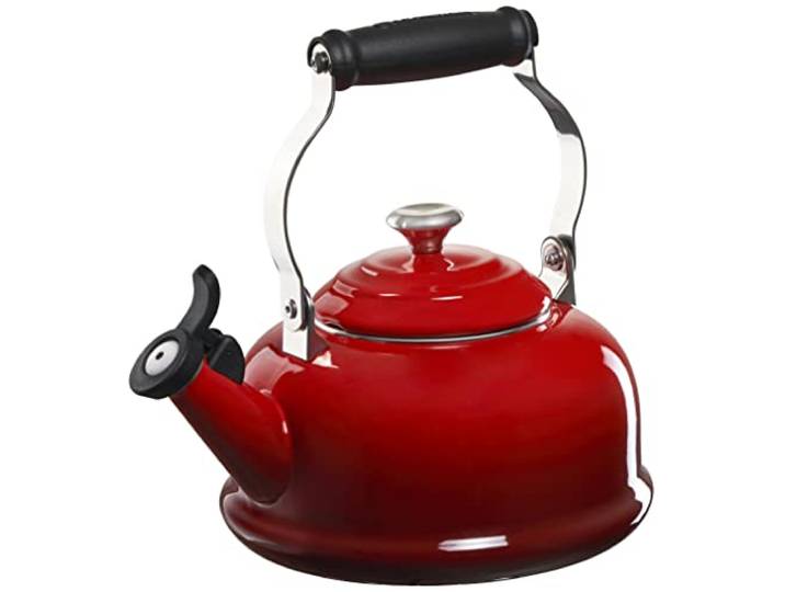 Le Creuset Pfeifender Teekessel aus Emaille auf Stahl, 1,7 l, Kirschrot