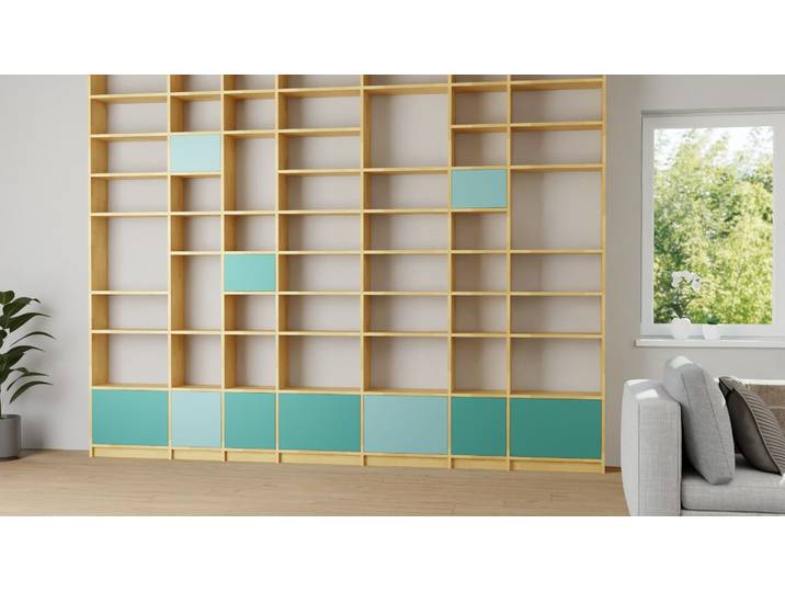 Großes Bücherregal mit bunten Türen Buche Natur geölt