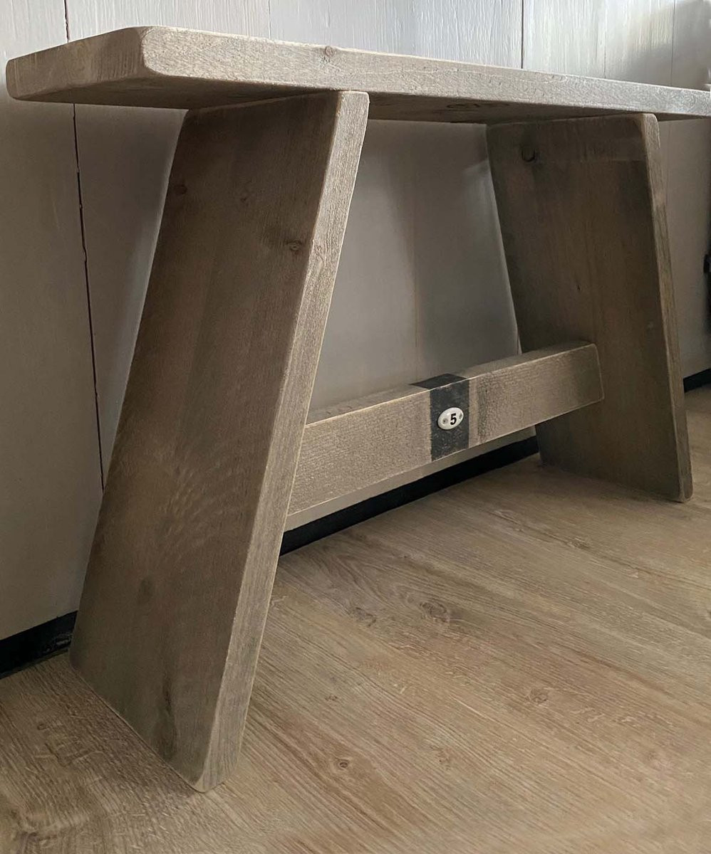 Steigerhouten krukje bankje in oud grijs met nummer
