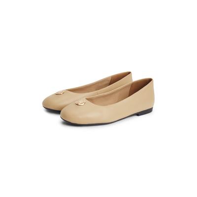 Ballerina TOMMY HILFIGER "TH PLATE LEATHER BALLERINA", Damen, Gr. 38, Leder Textil, beige, Schuhe Ballerina, Schlupfschuh, Businessschuh mit edlem Schmuckelement - schmale Form
