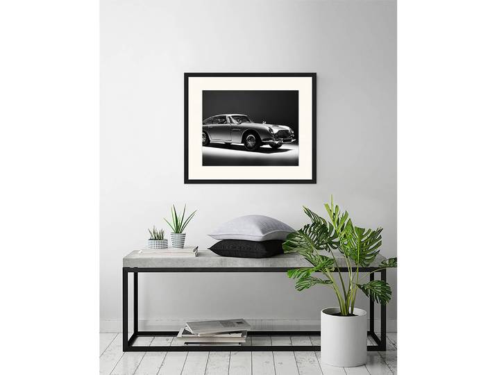 Tableau déco Aston Martin B5 Cadre : hêtre massif verni Revêtement : plexiglas Noir 63 x 53cm