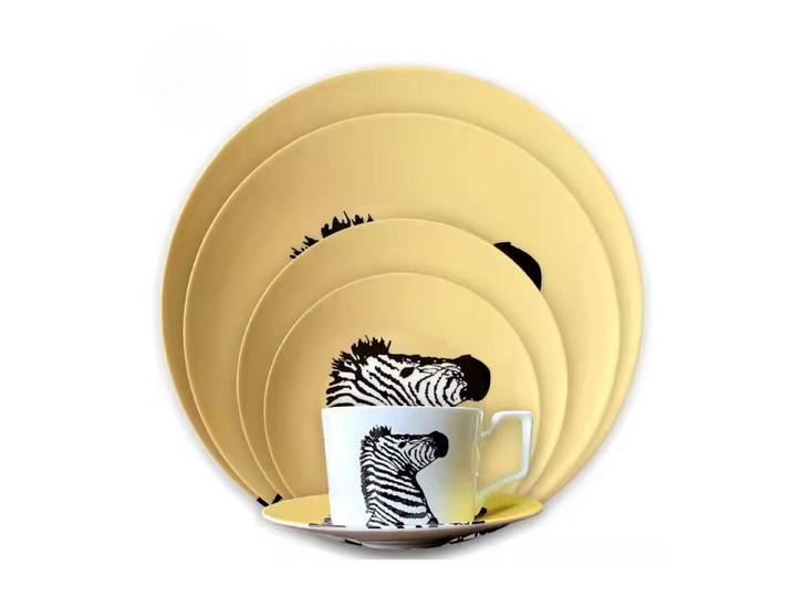 Quality Elegance Speiseteller Luxus Geschirrset Zebra Design Teller & Tasse in moderner Safari-Optik, (6 St), 45 % Knochenasche