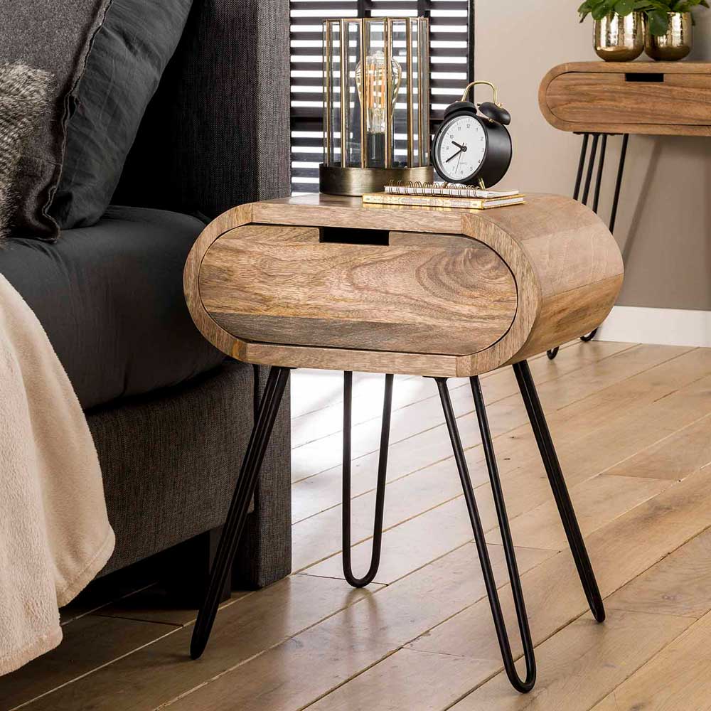 Pharao24.de Design Beistelltisch in Mangoholz Sandfarben einer Schublade