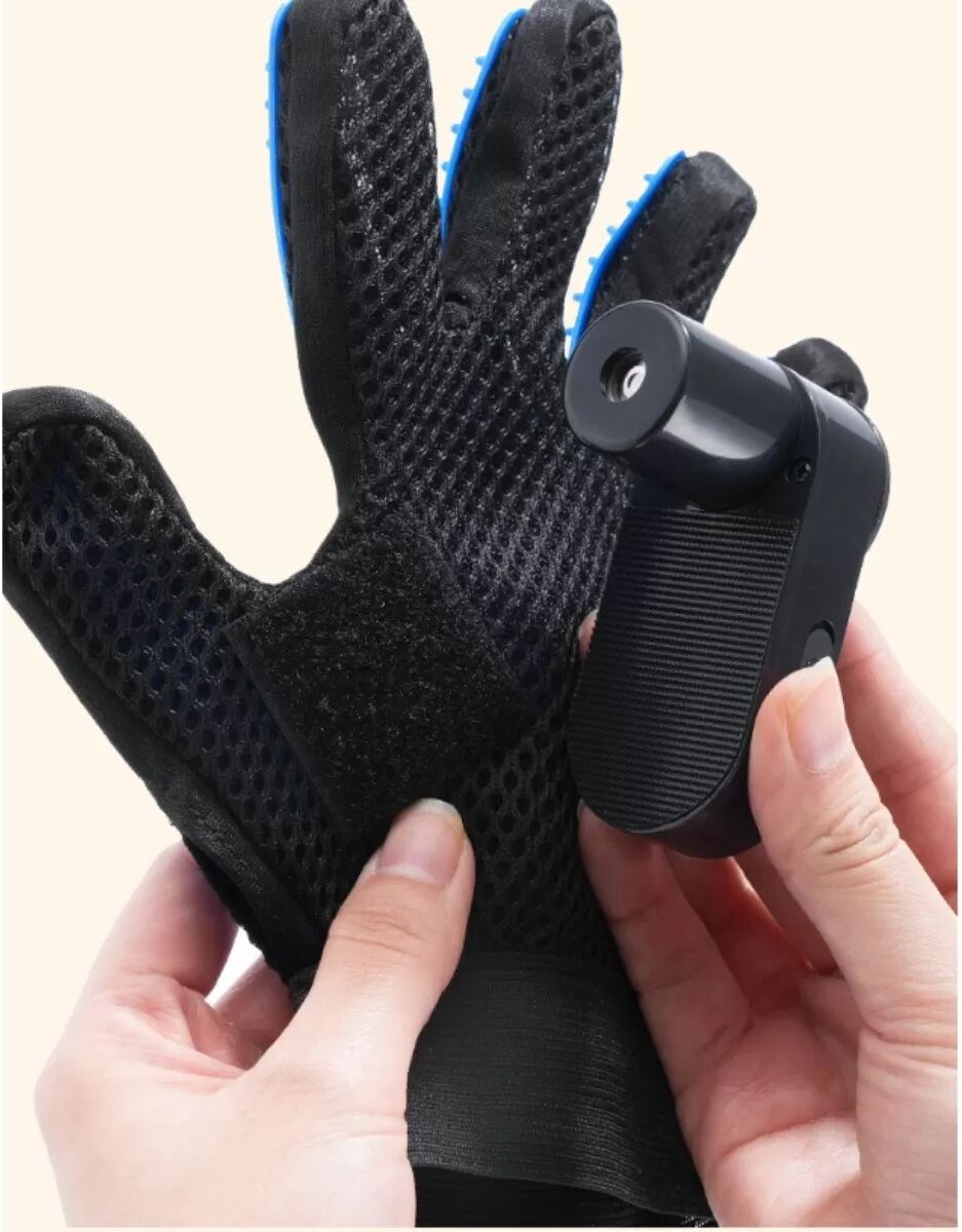 INF Elektrischer Tierpflegehandschuh mit Sprühnebel – Nie wieder fliegende Haare! Schwarz
