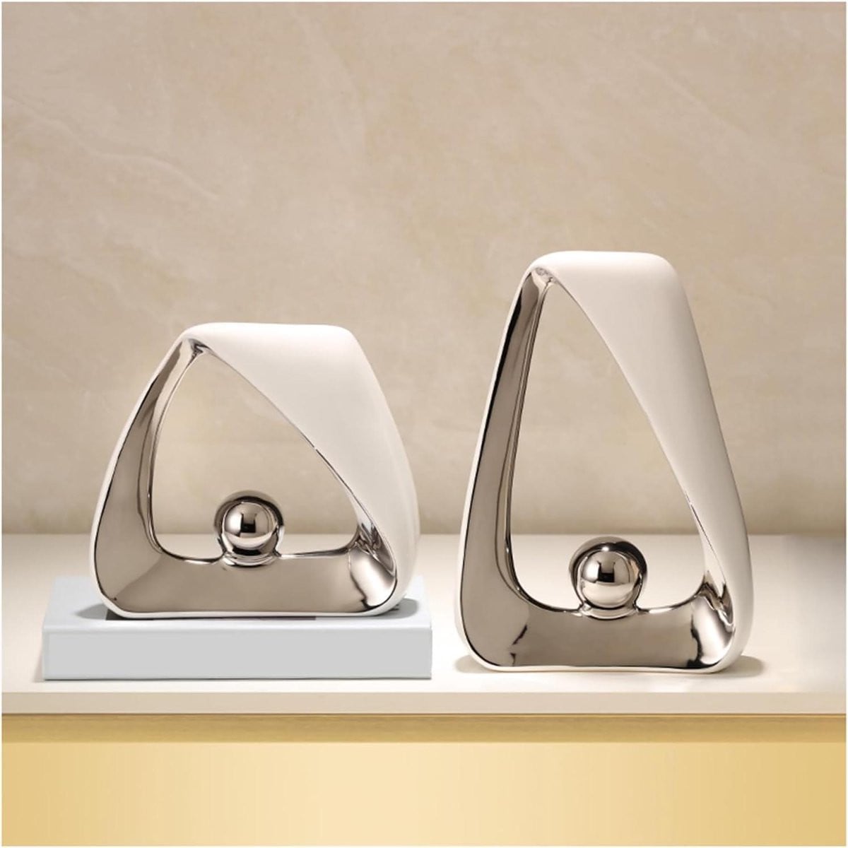 Decoratieve sculpturen set van abstracte beelden in zilverkleurig keramiek, Hoogte: 27 cm